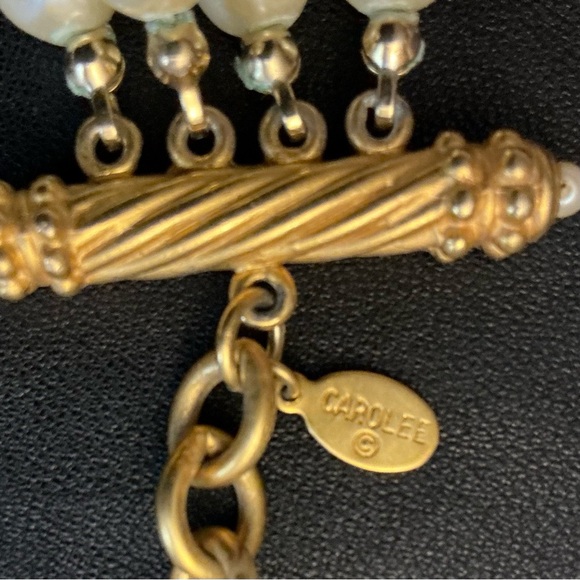 CAROLEE Multi-Strand Faux Pearl Statement Necklace – Vintage Gold-Tone Elegance - Picture 4 of 4